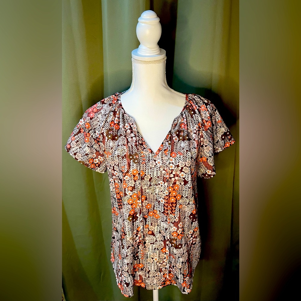 Lovely flower top, soft & silky feel, free flowing.